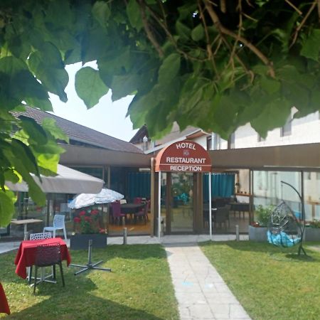 Hotel La Parenthese Attignat エクステリア 写真
